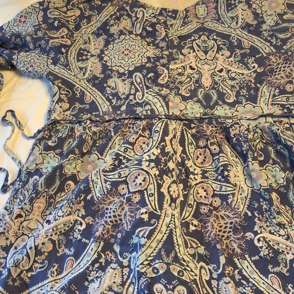 NWOT Maternity blue paisley lightweight blouse - Picture 3 of 6